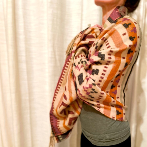 Vintage Native American design Tassel Shawl Scarf Wrap - Picture 2 of 8